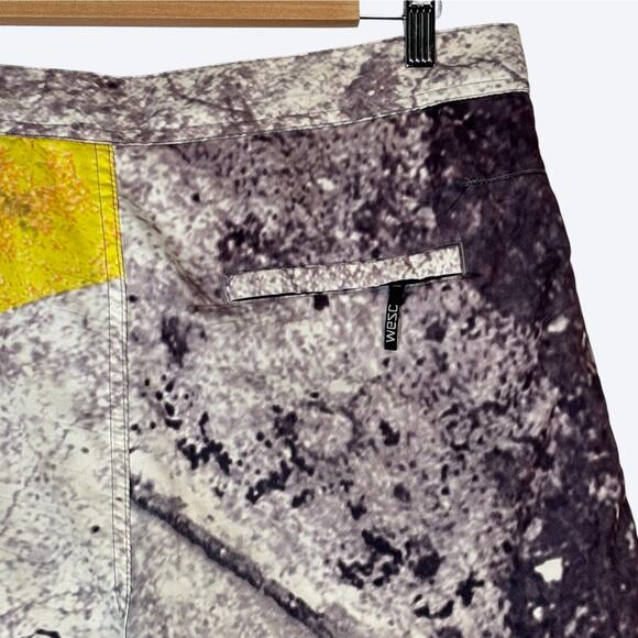 WESC We Are The Superlative Conspiracy Aaron Board Shorts Mens M Skater Sk8 7" - Picture 4 of 12